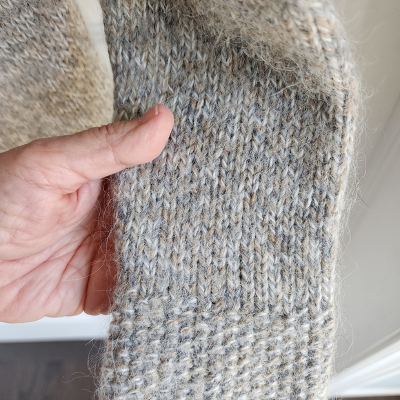 Liberty Island Cozy Beige Cable Knit Sweater Acyrlic Blend with Merino Alpaca L - Picture 8 of 8